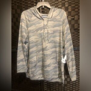 INK Peace and Love Camo Hoodie Women’s 1X NWT